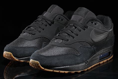 nike air max zwart gum sole|black gum Air Max 1.